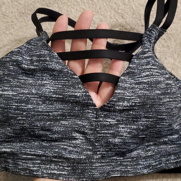 Victoria Secret sports bra size medium - Picture 3 of 6